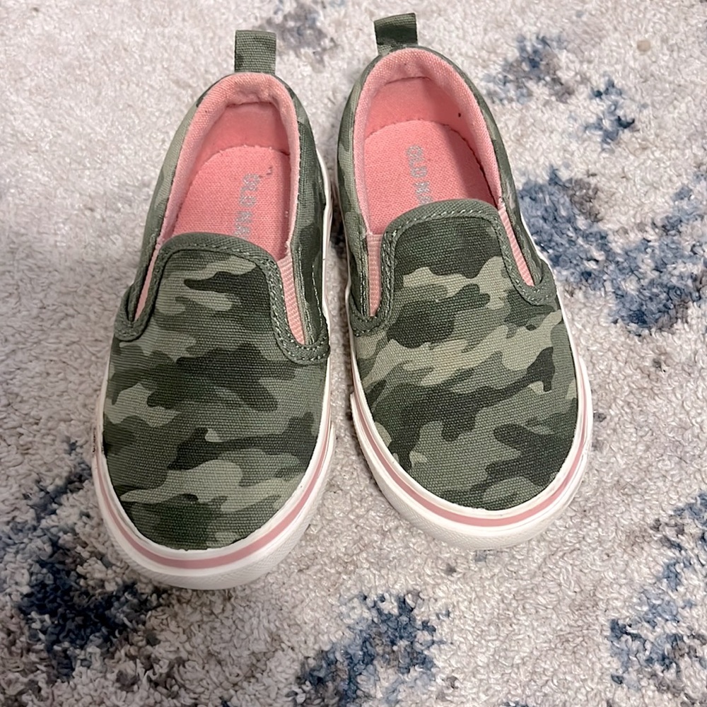 Old navy camo slip on shoes